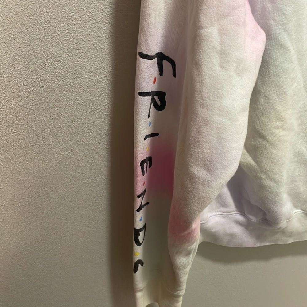 Nwot Friends tie dye woman’s sweatshirt - Picture 11 of 11